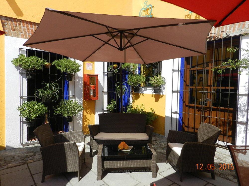 Collection O Al Otro Lado Del Rio, Puebla Hotel Eksteriør billede A patio in Mexico City