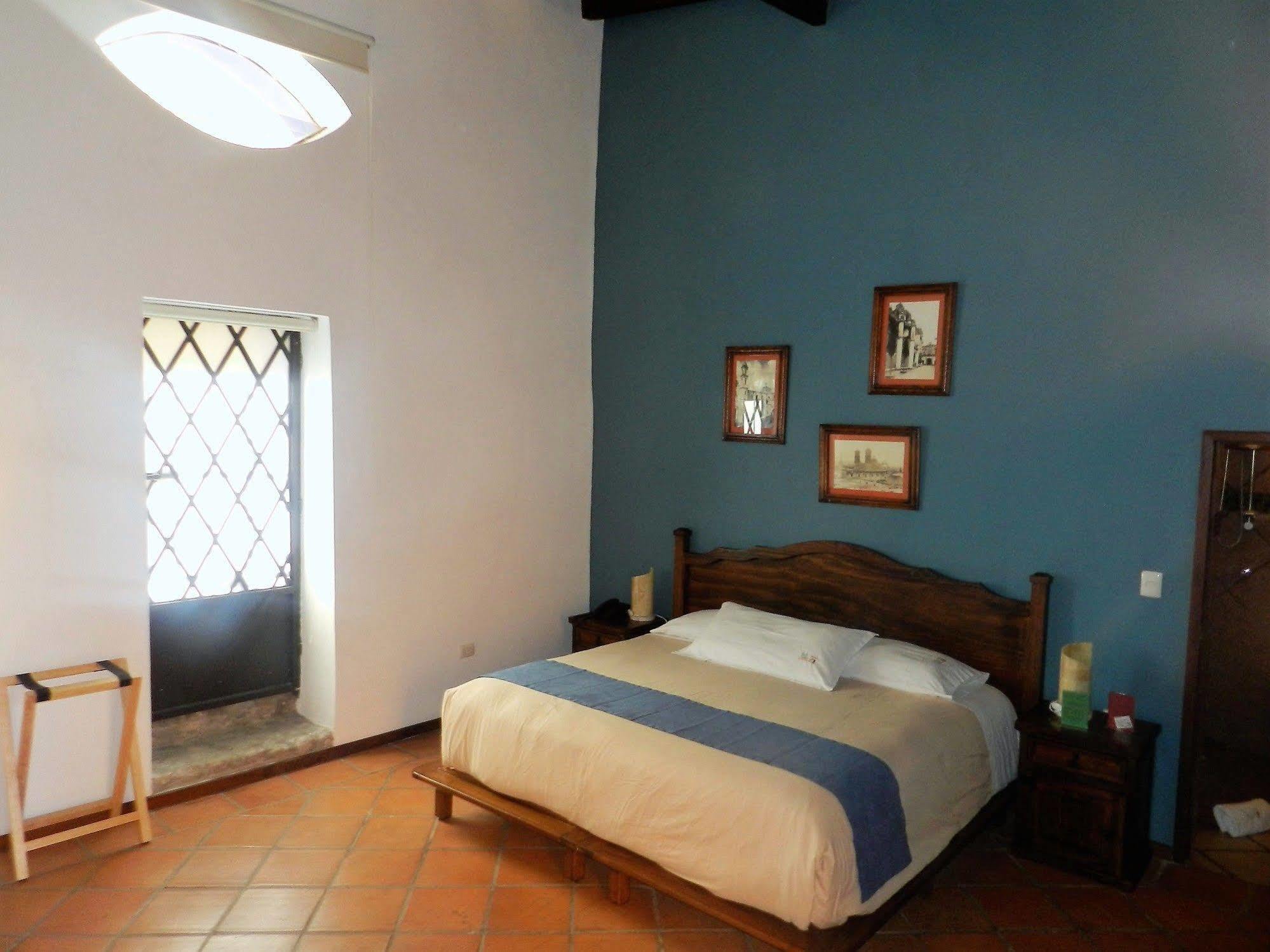 Collection O Al Otro Lado Del Rio, Puebla Hotel Eksteriør billede A room at Hotel San Cristóbal