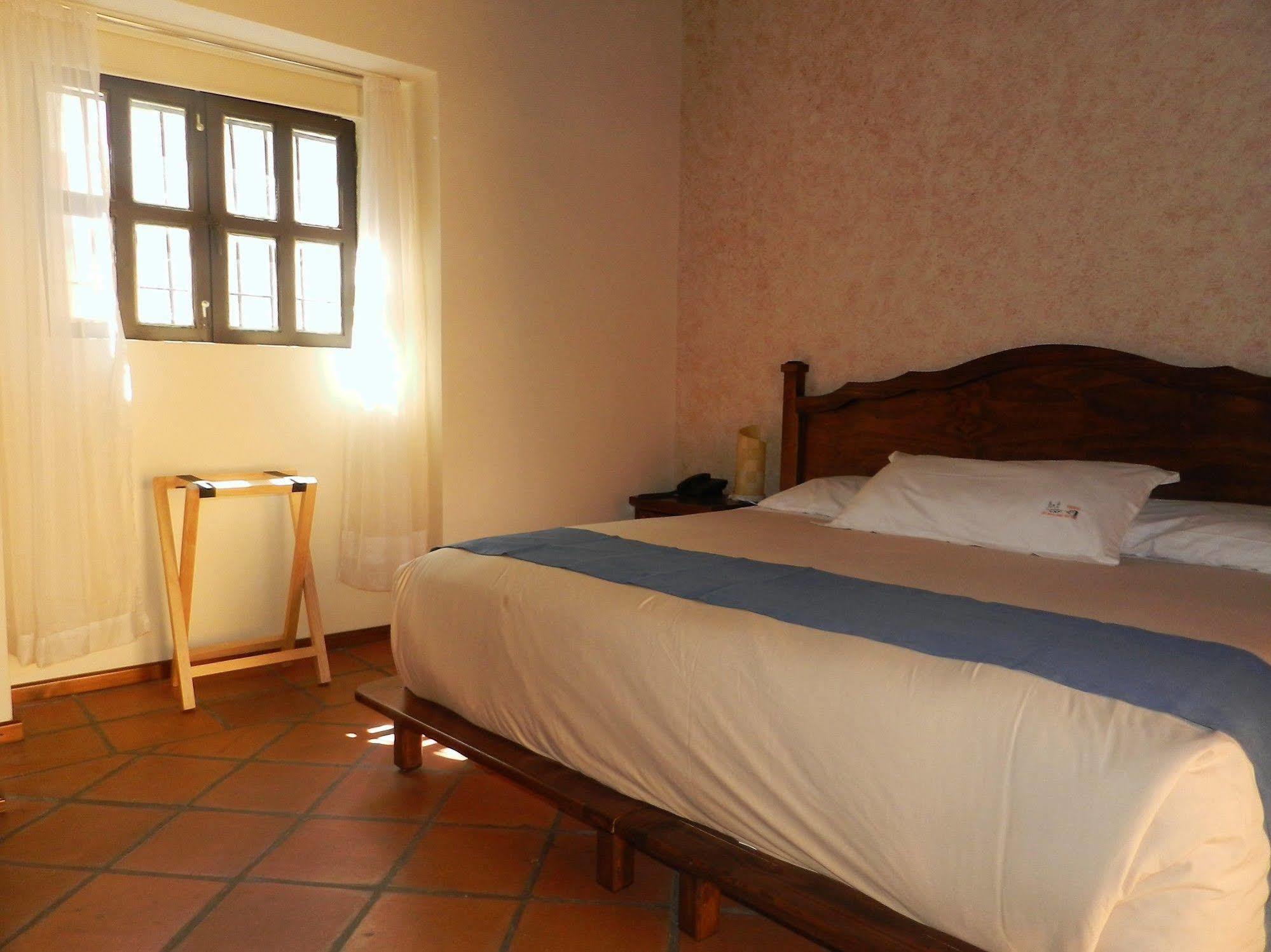 Collection O Al Otro Lado Del Rio, Puebla Hotel Eksteriør billede A room at Hotel San Cristóbal